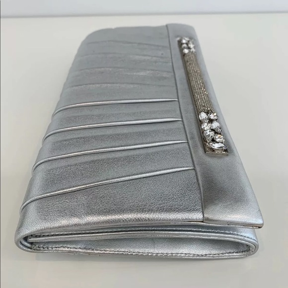 RENE CAOVILLA METALLIC SILVER LEATHER EMBELLISHED CLUTCH - Picture 3 of 13